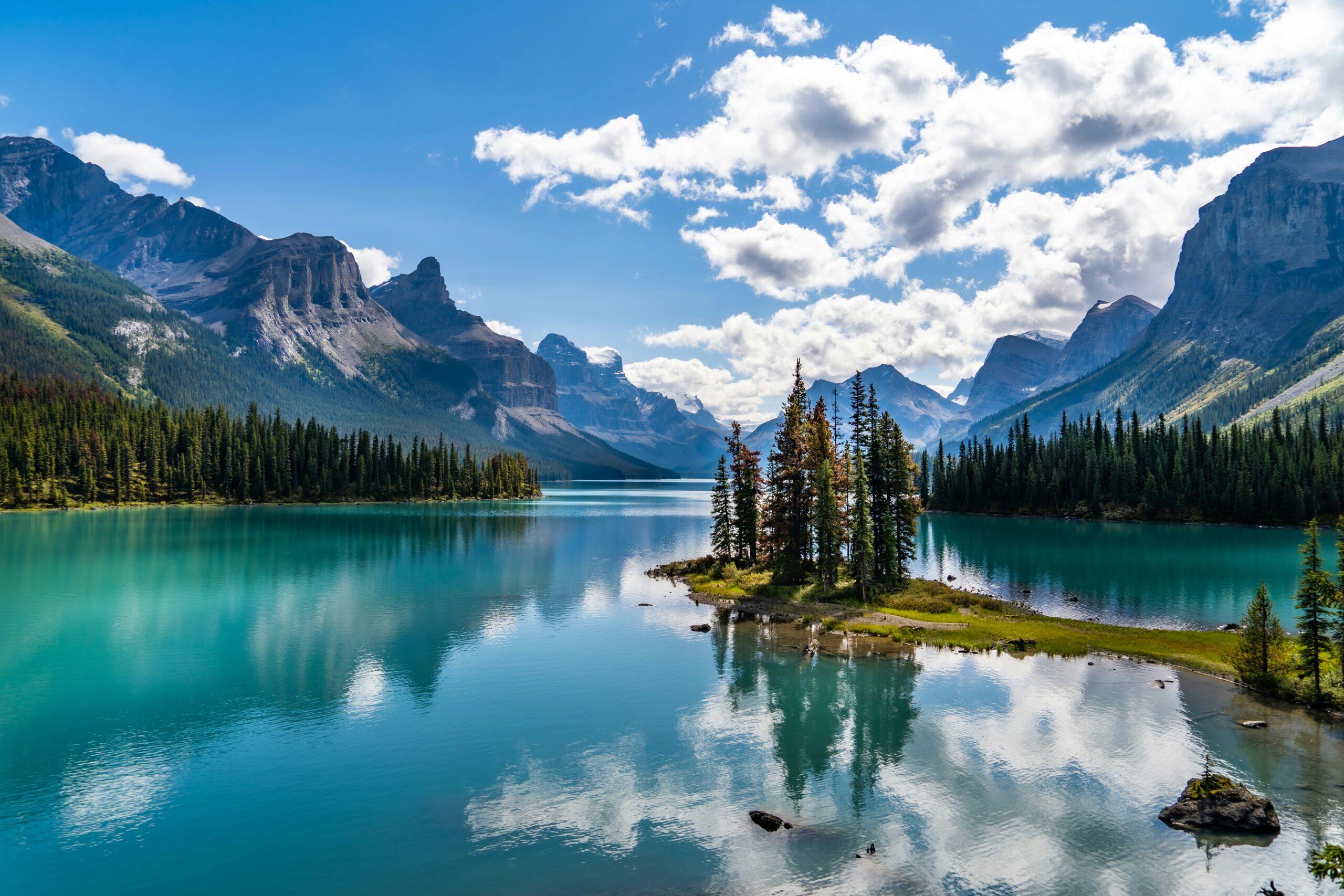 10 Incredible Canadian Lakes to Visit Before Summer Ends